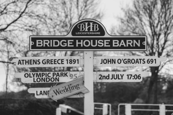 bridge house barn kibworth wedding
